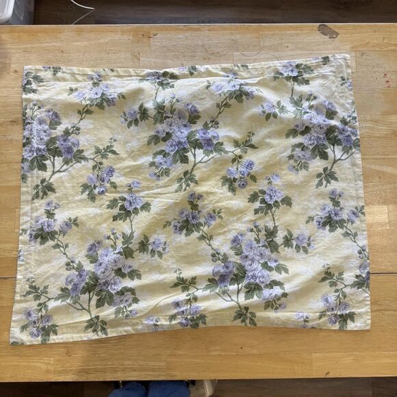 Laura Ashley Cassidy X2 Standard Pillow Shams 20 X 26 Farmhouse Cottage GUC - Picture 2 of 11